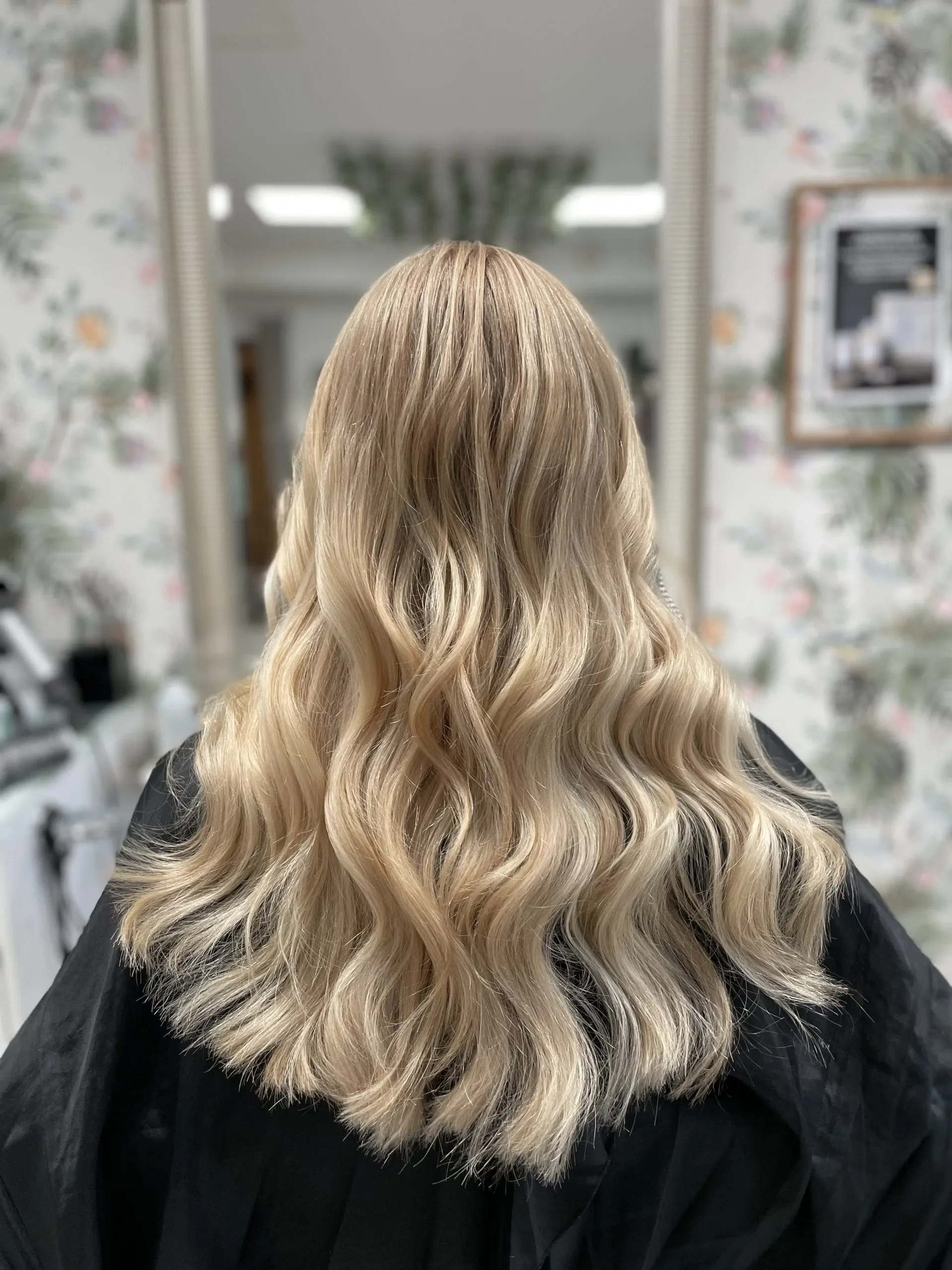 Balayage och vågigt hår – Hos Linnéa Järpen